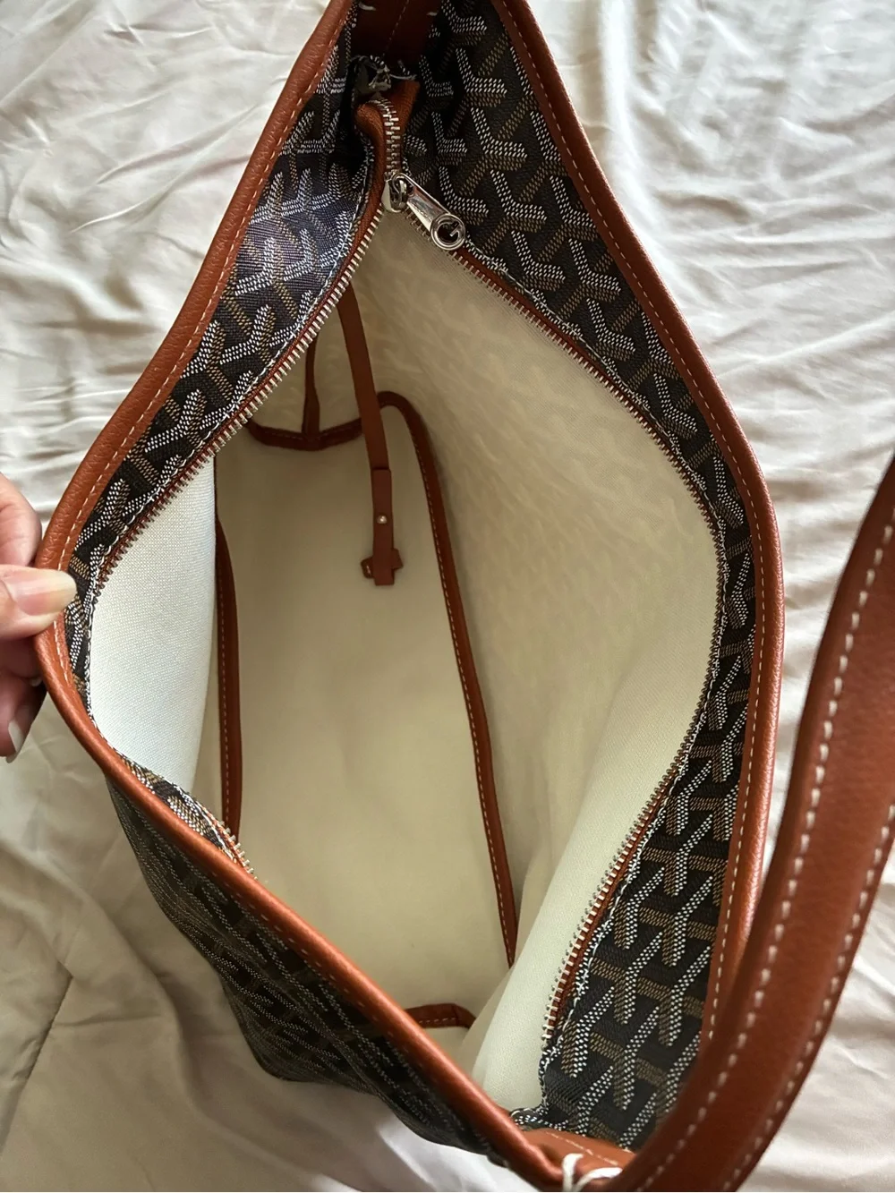 NWT Designer inspired brown Patterned Hobo Bag